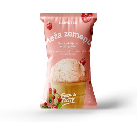 Meža zemeņu kefīra saldējums vafeļu glāzītē